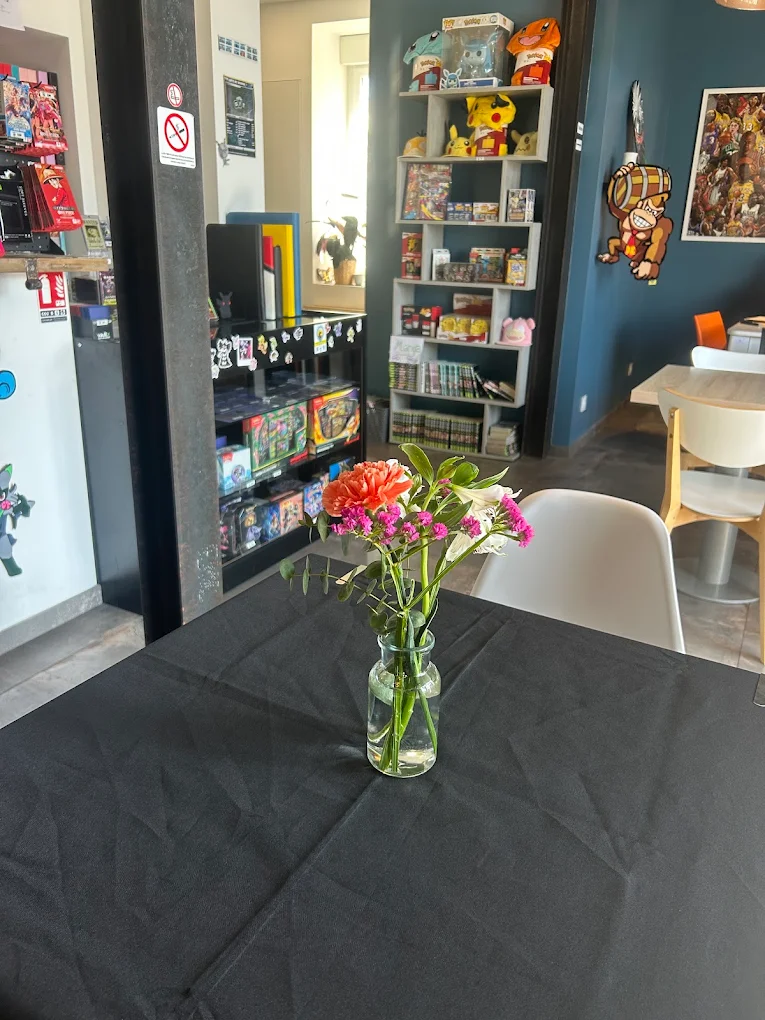 The Hard Geek Café Mios 