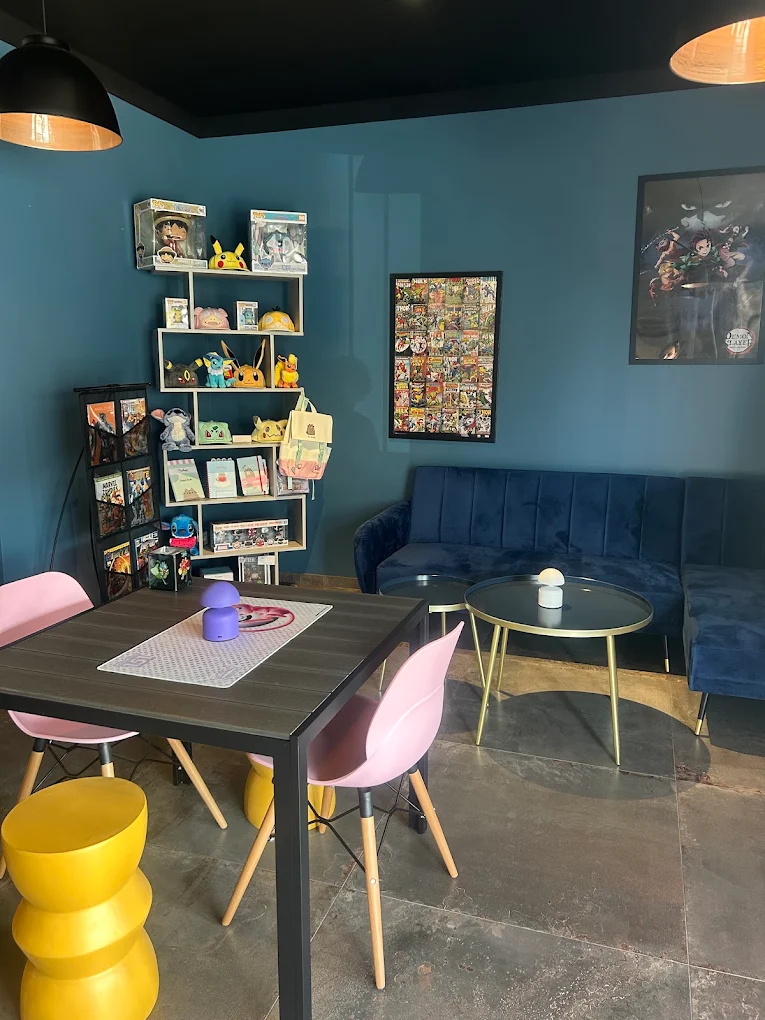 The Hard Geek Café Mios 